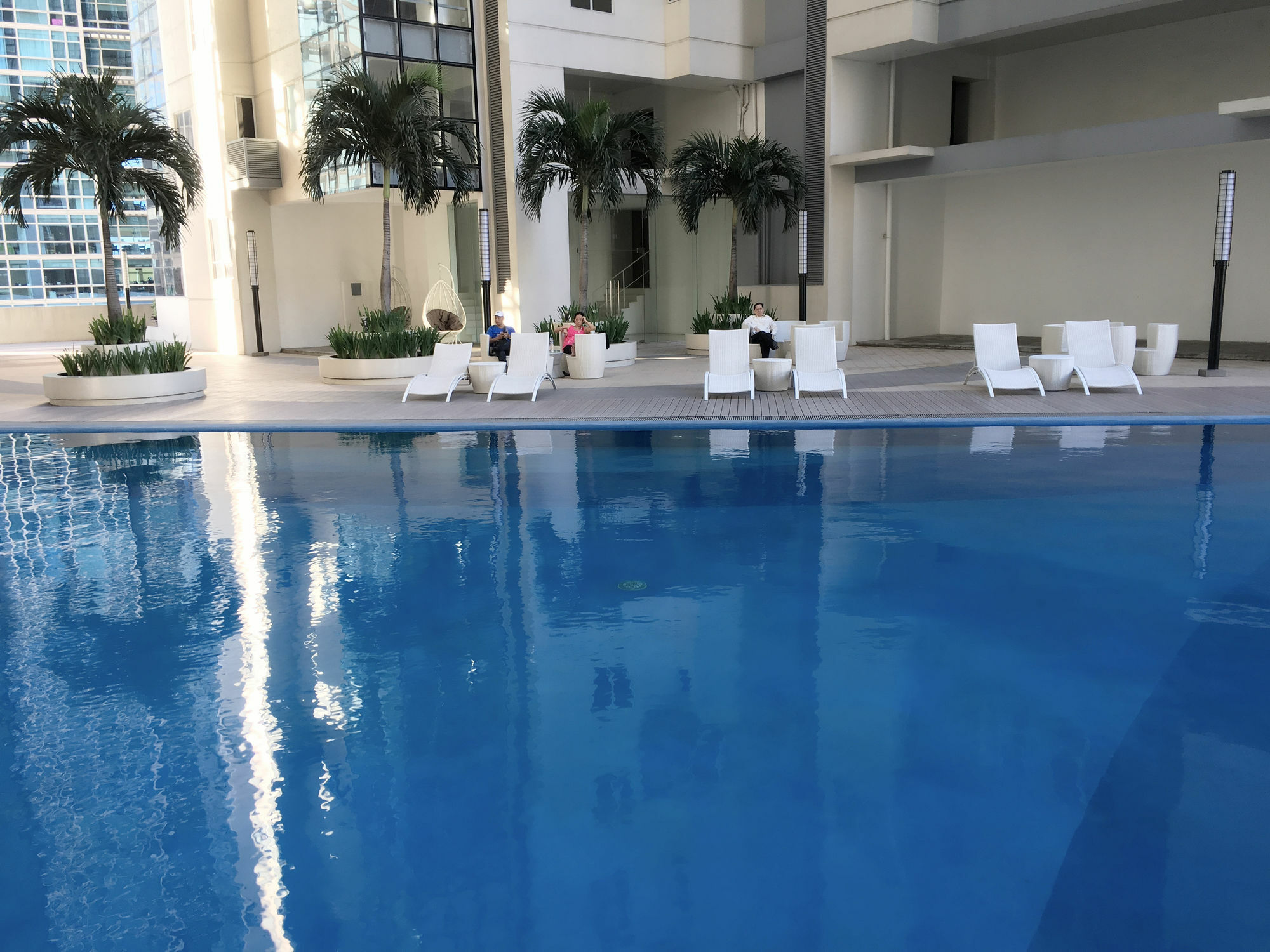 Maxstays - Max Style @ Fort Victoria Makati City Buitenkant foto